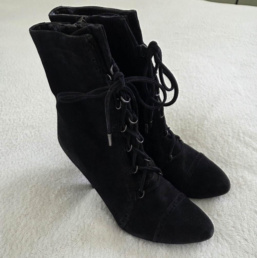Marc Fisher ✨️ Women's Elegant Black Lace-Up Ankle Boots
